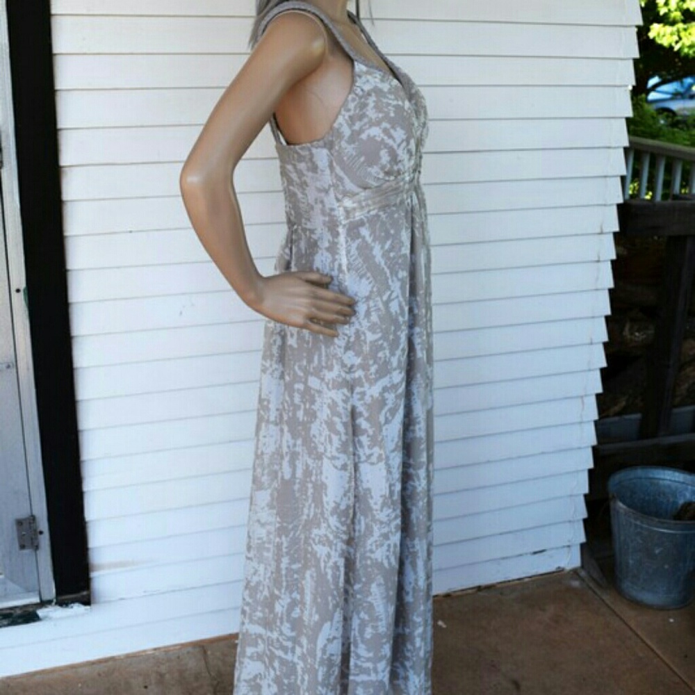 Beige flowy Maxi Dress. Size Medium. EUC.